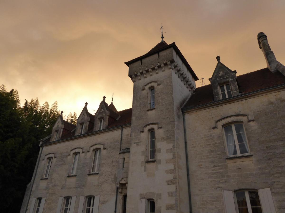 ホテル Chateau Des Salles Saint-Fort-sur-Gironde エクステリア 写真