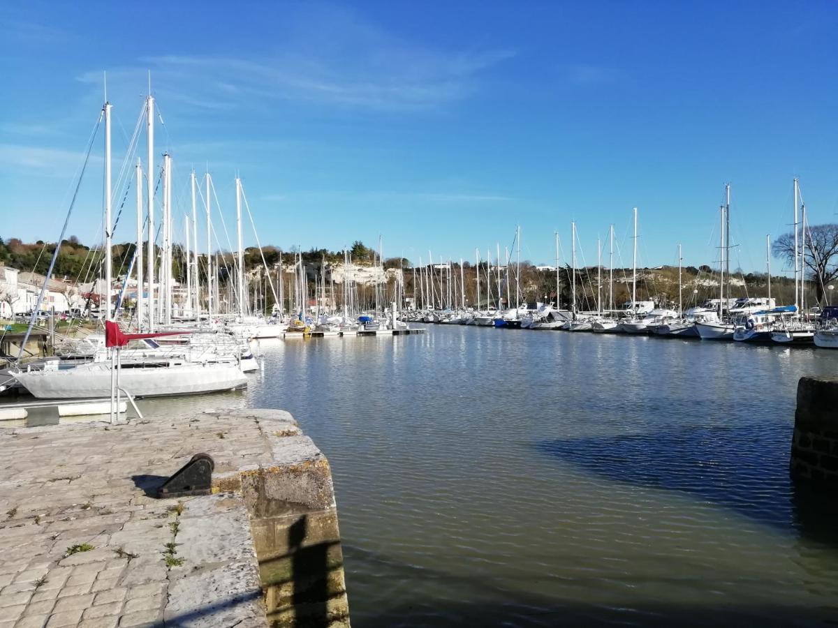 ホテル Chateau Des Salles Saint-Fort-sur-Gironde エクステリア 写真