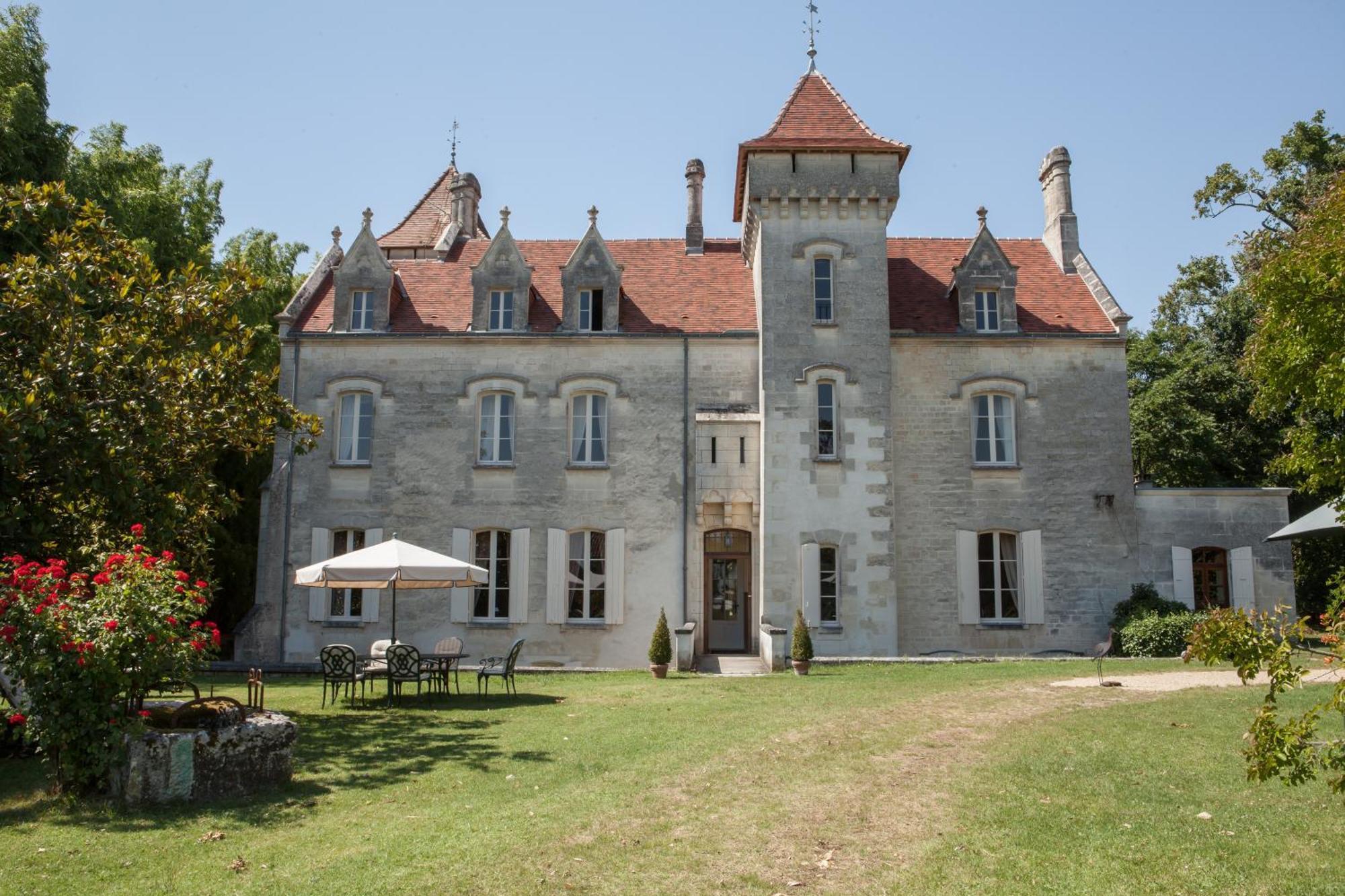 ホテル Chateau Des Salles Saint-Fort-sur-Gironde エクステリア 写真